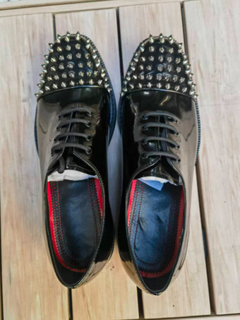 メンズ用ブラックドレスシューズ ラウンドトゥ スタッズ レースアップ プロムシューズ