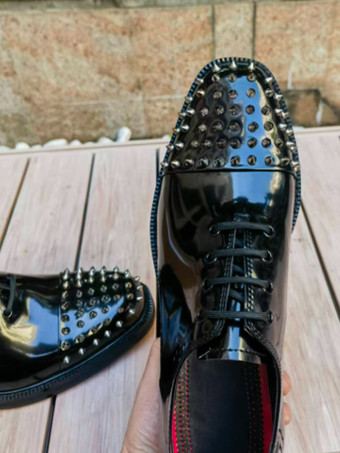 メンズ用ブラックドレスシューズ ラウンドトゥ スタッズ レースアップ プロムシューズ