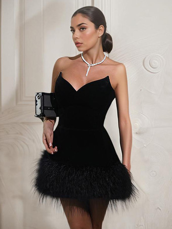 Mini abito da festa aderente sexy con scollo a cuore e piume per donna 2026