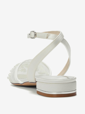 Zapatos de novia de satén con punta blanca y apliques planos