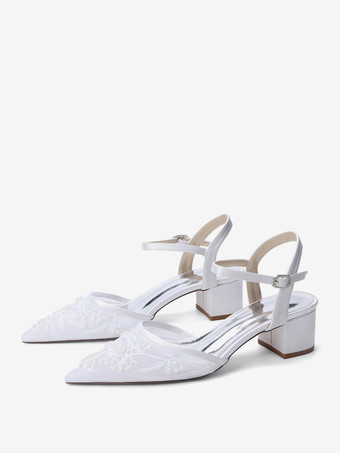 Zapatos de novia de satén con punta puntiaguda y tacón grueso.