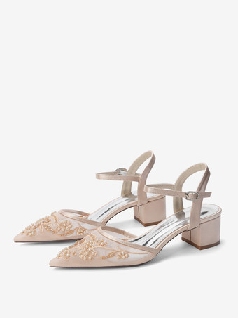 Zapatos de novia de satén con punta puntiaguda y tacón grueso.