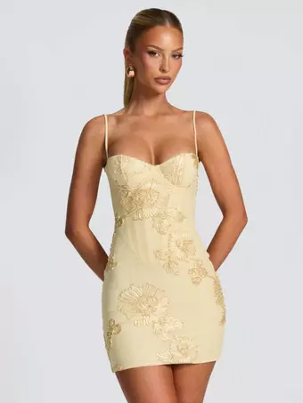 スタイリッシュで可愛いミニワンピース - 夏のおしゃれな選択肢