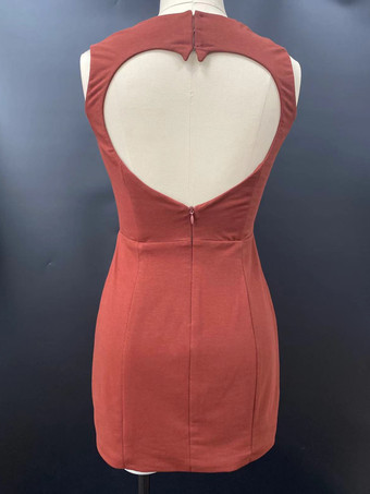 Vestido mini ajustado con escote en V profundo y tirantes geométricos para mujer 2026