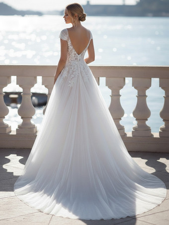 レースのウェディングドレス、トレーン付きAライン、半袖、レースのスウィートハートネック、ブライダルガウン