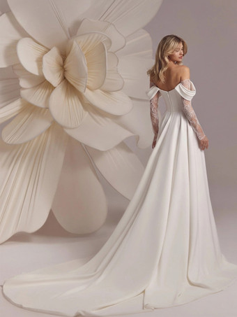 ボヘミアンウェディングドレス、ネックラインのデザイン、長袖、トレーン付きレースブライダルガウン