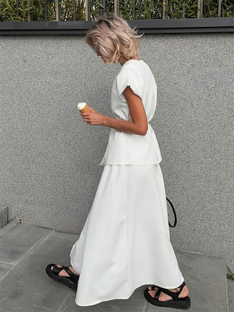 Vネックのラップトップスとハイウエストロングスカートのツーピースセット（レディース 2026年）