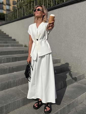 Vネックのラップトップスとハイウエストロングスカートのツーピースセット（レディース 2026年）