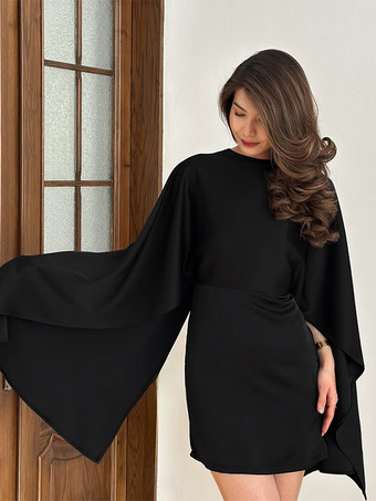 ブラック サテンケープスリーブハイネックボディコンミニドレス（レディース）2026