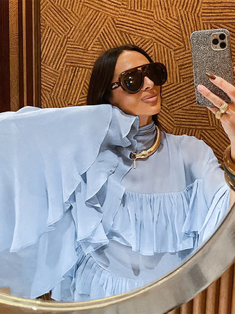 ティアードフリルライトブルーレディースブラウス - エレガントなハイネックベルスリーブトップス - ボヘミアンシックビーチウェア 2026