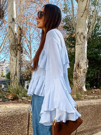 ティアードフリルライトブルーレディースブラウス - エレガントなハイネックベルスリーブトップス - ボヘミアンシックビーチウェア 2026