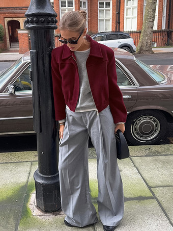 バーガンディレッドのレディースクロップドジャケット - シックなターンカラー、ジップアップ、伸縮性のある裾 - 2026年春のカジュアルストリートウェア