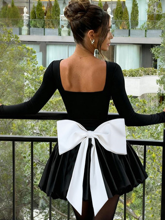 ブラック スクエアネックのレディースバブルミニドレス、大きなリボン付き - ブラック、長袖、エレガントなコントラスト - オードリースタイル、春のパーティウェア 2026