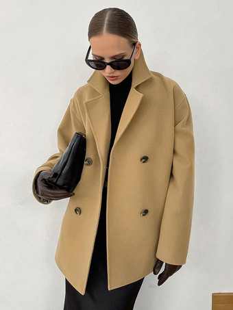 キャメルダブルブレストレディースピーコート - ミニマルなノッチドラペル、ボックスシルエット - 2026年春のさりげないラグジュアリーストリートウェア