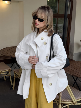 ホワイト コットン混紡レディーストレンチジャケット - ミニマルなダブルブレスト、ワイドスリーブ、オーバーサイズフィット - 2026年春のカジュアルストリートウェア