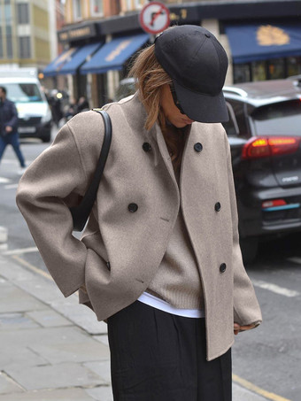 ダブルブレストのレディースショートコート - ミニマルなスタンドカラーのボックス型アウター - オールドマネー風の2026年春のストリートウェア