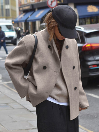 ダブルブレストのレディースショートコート - ミニマルなスタンドカラーのボックス型アウター - オールドマネー風の2026年春のストリートウェア