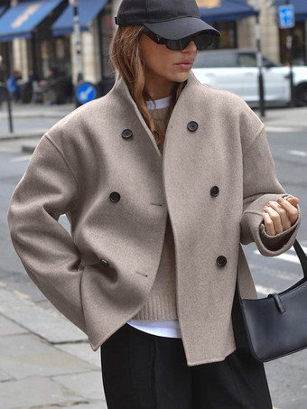 ブラウンダブルブレストのレディースショートコート - ミニマルなスタンドカラーのボックス型アウター - オールドマネー風の2026年春のストリートウェア