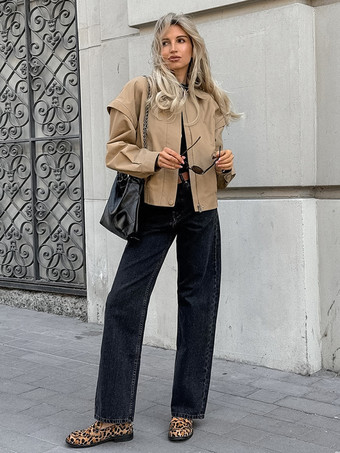 カーキ色の軽量レディースボンバージャケット - ミニマルな襟付きジップアップアウター - 静かなラグジュアリーな春のカジュアルストリートウェア 2026