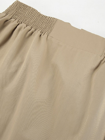 カーキ色の軽量レディースボンバージャケット - ミニマルな襟付きジップアップアウター - 静かなラグジュアリーな春のカジュアルストリートウェア 2026