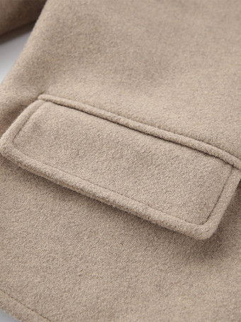 オートミールカラーのワイドラペルレディースショートブレザー - パッド入りショルダーボックスフィットジャケット - シックな春のストリートスタイル 2026