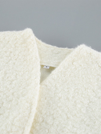 ホワイトブークレ素材のレディースショートジャケット - エレガントなVネック、パフスリーブ、スリムフィットのアウター - フレンチシックな春の装い 2026