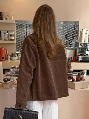 ブラウンのフェイクスエードレディースシャケット - ミニマルなターンカラーボタンアップジャケット（ポケット付き） - 2026年春のカジュアルストリートウェア