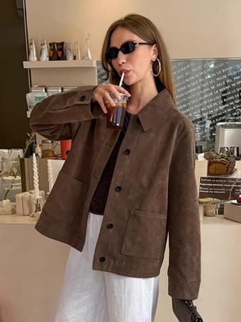 ブラウンブラウンのフェイクスエードレディースシャケット - ミニマルなターンカラーボタンアップジャケット（ポケット付き） - 2026年春のカジュアルストリートウェア