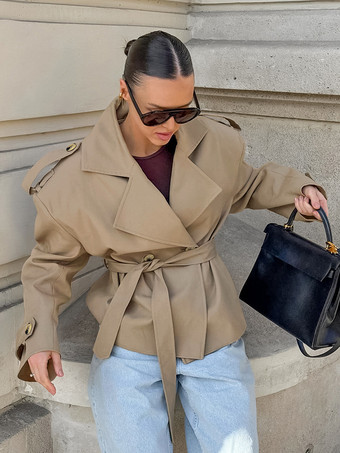 カーキ色のベルト付きウエストレディースショートトレンチコート - シックなダブルブレストジャケット - オールドマネー風春の装い 2026