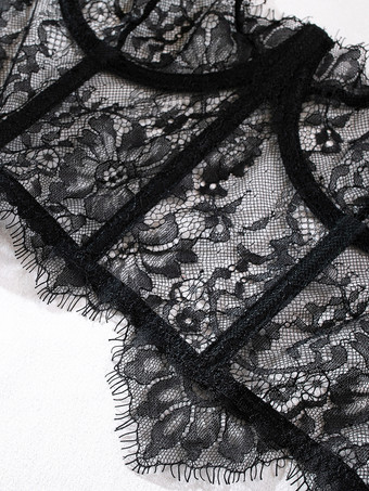 レースのフリル付きブラックのブラジャーとショーツのツーピースセット