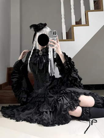 黒のゴシックロリータドレス、フリル付きトランペットスリーブ、長袖フリルロリータドレス