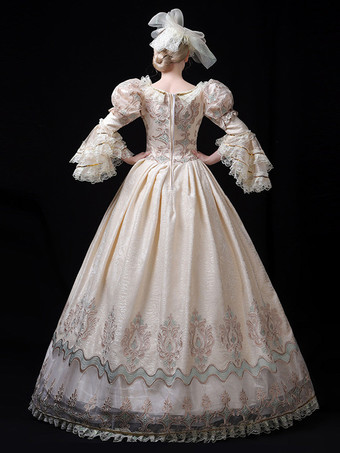 シャンパンカラーのヴィクトリアンロココ調ドレス、レーストリム、フレアスリーブ、花柄プリントのロングボールガウンドレス