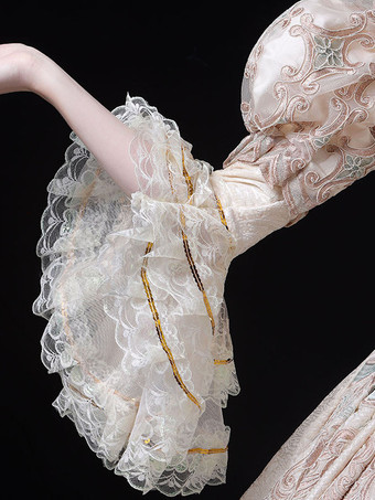 シャンパンカラーのヴィクトリアンロココ調ドレス、レーストリム、フレアスリーブ、花柄プリントのロングボールガウンドレス