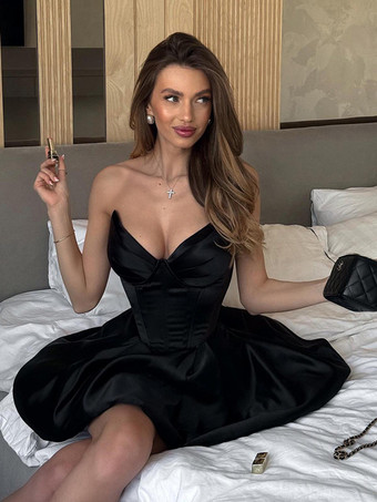 コルセット風コケットサテンドレス（女性用） - ブラックゴシック スウィートハート ボーン入りノースリーブ Aラインドレス - 2026年夏の誕生日パーティー