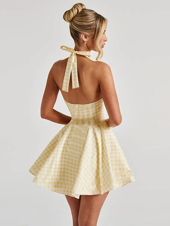 ギンガムチェックのコテージコアミニドレス（女性用） - イエローチェックのホルターネック、背中開きスケータードレス - 夏の誕生日パーティー 2026