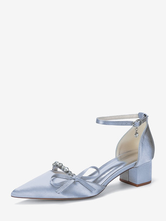 シルバー チャンキーヒールのブライダルシューズ、サテンのポインテッドトゥ、ラインストーン、リボン、アンクルストラップ付きウェディングシューズ