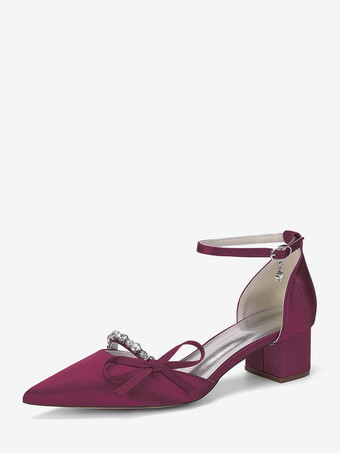 バーガンディーチャンキーヒールのブライダルシューズ、サテンのポインテッドトゥ、ラインストーン、リボン、アンクルストラップ付きウェディングシューズ