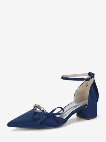 ディープブルーチャンキーヒールのブライダルシューズ、サテンのポインテッドトゥ、ラインストーン、リボン、アンクルストラップ付きウェディングシューズ
