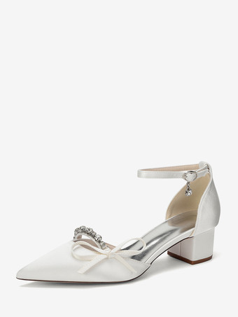 アイボリーチャンキーヒールのブライダルシューズ、サテンのポインテッドトゥ、ラインストーン、リボン、アンクルストラップ付きウェディングシューズ