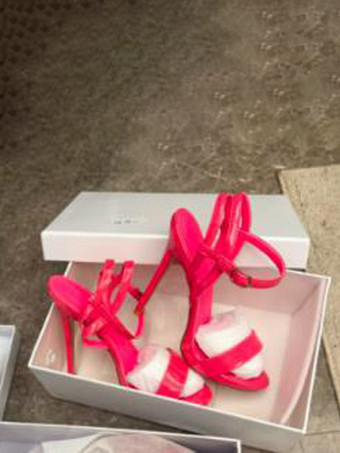 マゼンタ ゴールドのハイヒールサンダル、メタリックなオープントゥのハイヒール、プロムシューズ