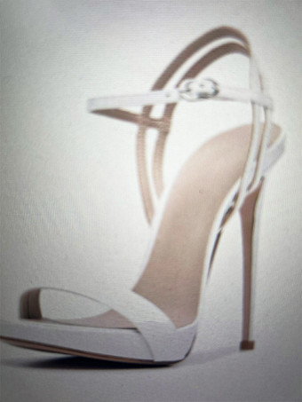 ホワイト ゴールドのハイヒールサンダル、メタリックなオープントゥのハイヒール、プロムシューズ