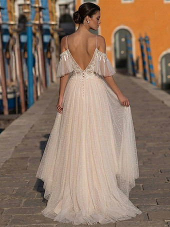 バニラクリームボヘミアン風ウェディングドレス　チュールレース　Aライン　トレーン付き　ナチュラルウエスト　ファスナー　半袖　Vネック　アイボリー