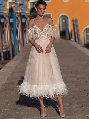 ショート丈ウェディングドレス　ティーレングス　Vネック　半袖　Aライン　ナチュラルウエスト　レースブライダルガウン