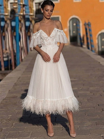 アイボリーショート丈ウェディングドレス　ティーレングス　Vネック　半袖　Aライン　ナチュラルウエスト　レースブライダルガウン