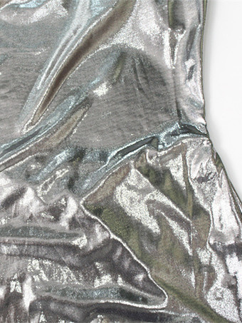 メタリックカウルネックスリップドレス（レディース） - シルバーのセクシーなカットアウトバックアシンメトリーミディスリットドレス - 夏のナイトクラブパーティー2026