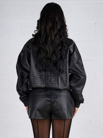 織り柄フェイクレザーボンバージャケット（レディース） - テクスチャード加工ジップアップクロップドジャケット - 2026年春のバイカーストリートウェア