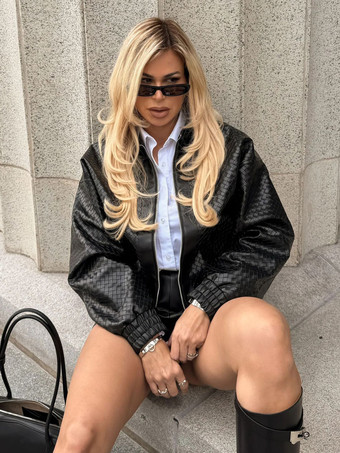 織り柄フェイクレザーボンバージャケット（レディース） - テクスチャード加工ジップアップクロップドジャケット - 2026年春のバイカーストリートウェア