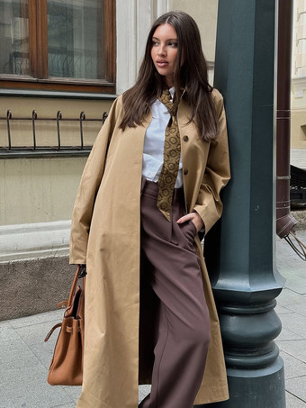 クラシックなロングトレンチコート（レディース） - カーキ色のミニマルなシングルブレストのリラックスフィットダストコート - 春のオフィスからディナーまで活躍するアウターウェア 2026