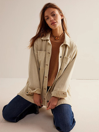 アイボリー レディース用オーバーサイズデニムジャケット - ミディアムウォッシュ ボーイフレンドフィット サイドスリット トラッカーコート - 2026年春のデイリーストリートウェア