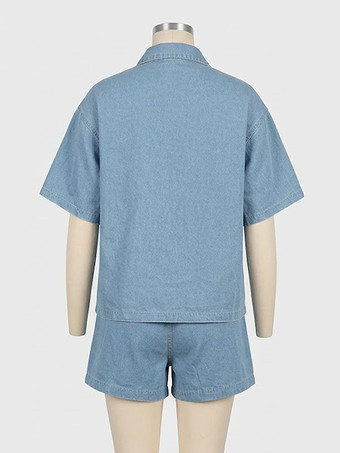 ミディアムウォッシュデニムのツーピースセット（レディース） - ドローストリングショーツとボタンアップシャツ - 夏のカジュアルバケーションコーデ 2026